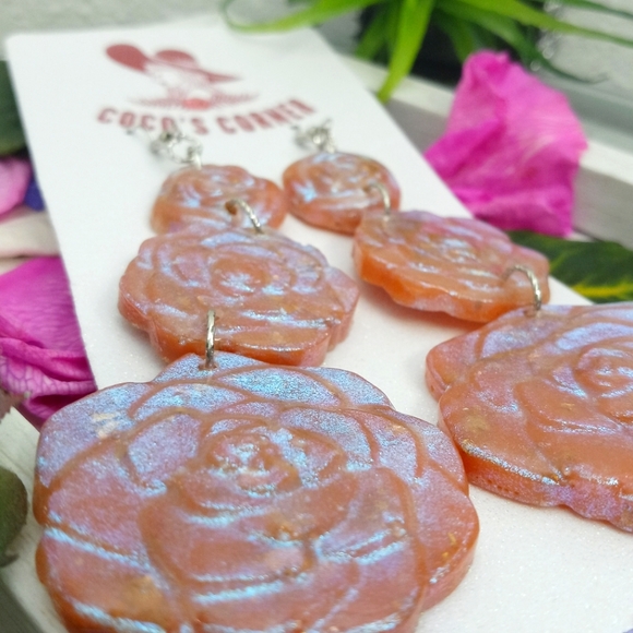 Color shifting rose dangle earrings - Picture 10 of 10